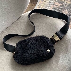 Lululemon Black Sherpa Everywhere Belt Bag 1L Fleece Black with Gold hardware